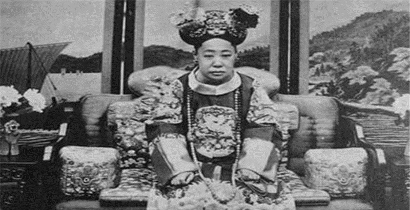 珍妃$瑾妃用楷书写的记账单,这字体让现代人汗颜,远胜许多书法家