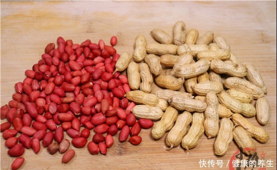 分钟|剥花生米别手抠了,只需一张纸巾,2分钟就剥一大碗,又快不伤手