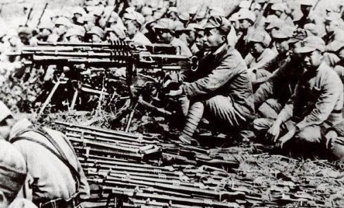 率部|1941年他率部起义,后跟许世友平起平坐,成为我军首位特种兵司令