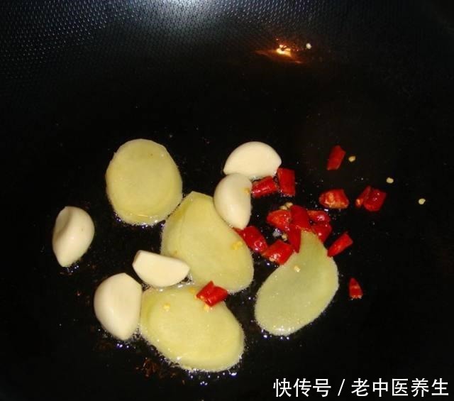 三杯鸡,肉香味浓,简单又好吃,太下饭了