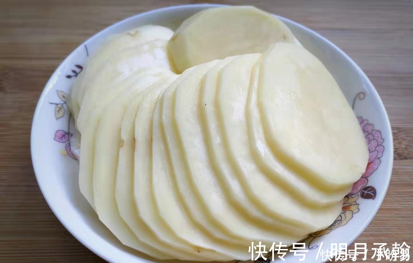 小面姨|一个土豆,一个鸡蛋,做出的小吃,不油炸,外酥里嫩,孩子最爱!