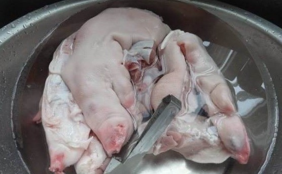 喜欢吃猪蹄的朋友注意了，我也是刚知道的，你懂后快告诉身边人