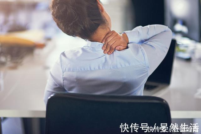 颈椎间盘|你知道颈椎病是怎么来的吗3个动作最伤颈椎,千万别做了