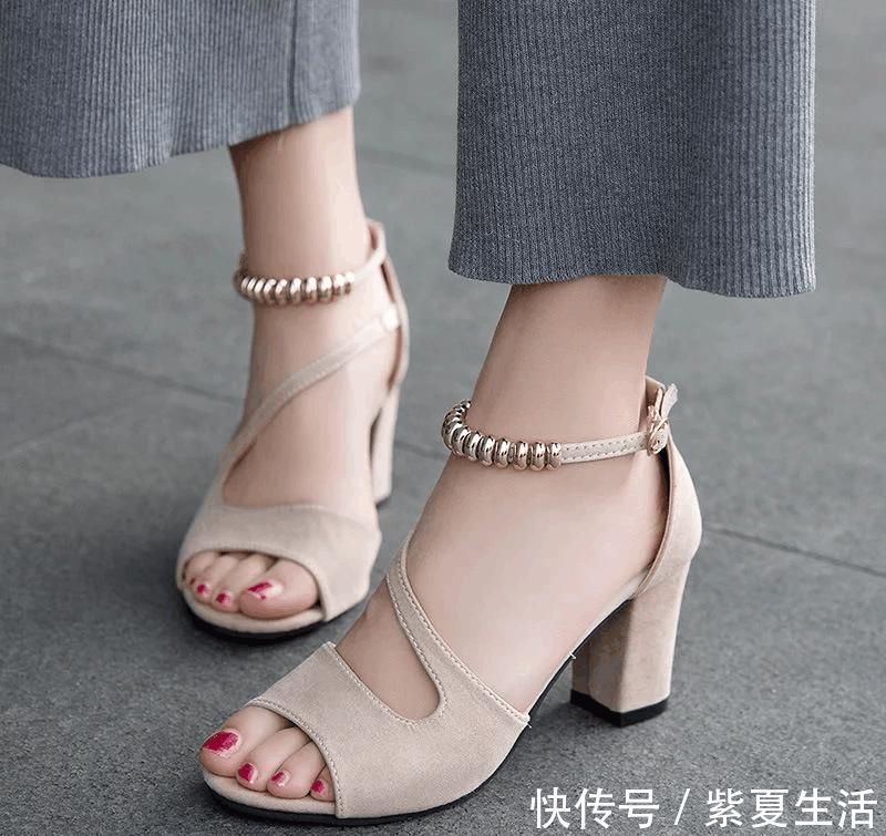 凉鞋 高跟鞋是女人“命”, 看聪明女人这样穿, 清凉显高还有女人味