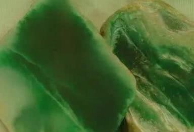 a771|在朋友店里小百捡漏的小石头,切开后让他欲哭无泪?