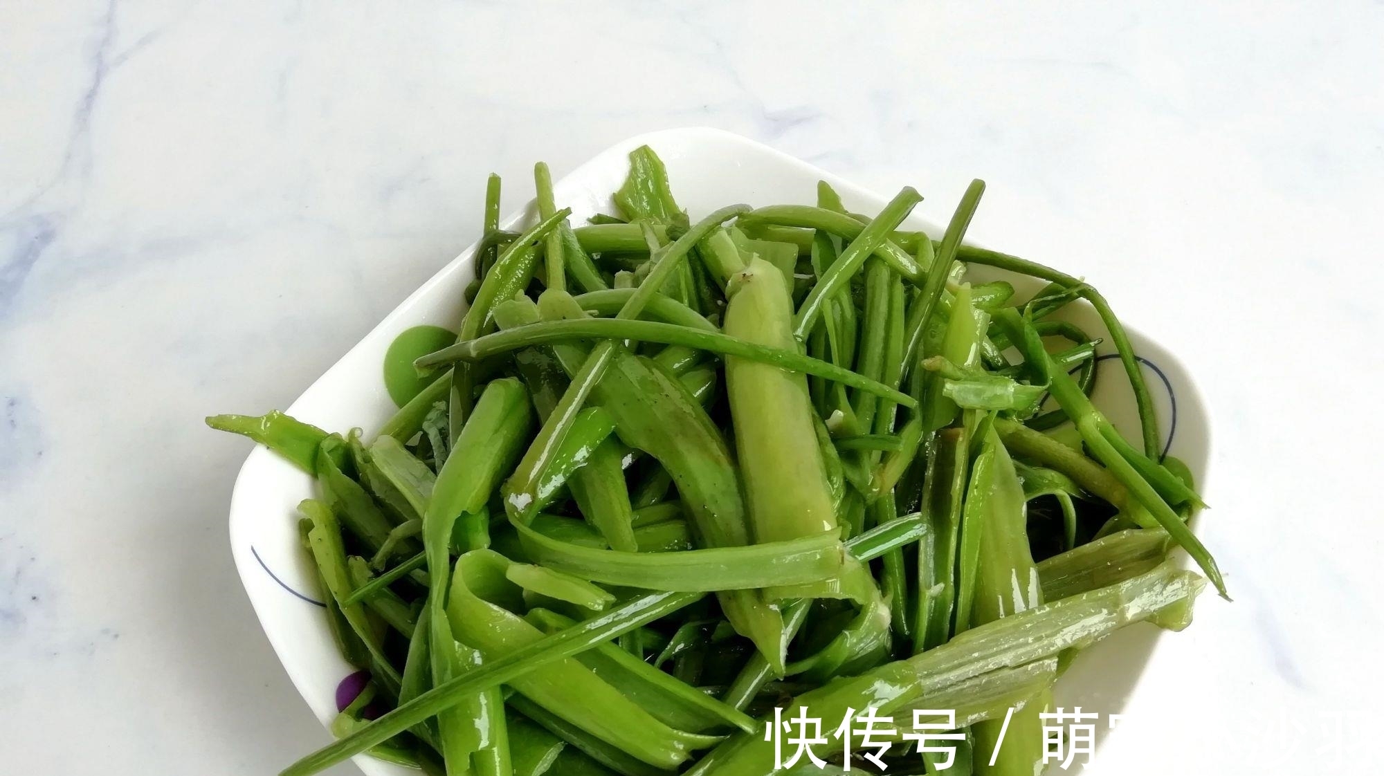 婆婆来吃饭，我做了5道家常菜，一分钱没花，网友：没硬菜，差评