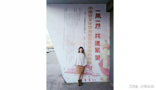 画家#赵美舒在北京保利国际会展中心展览现场即兴书法画山水,被赞好笔