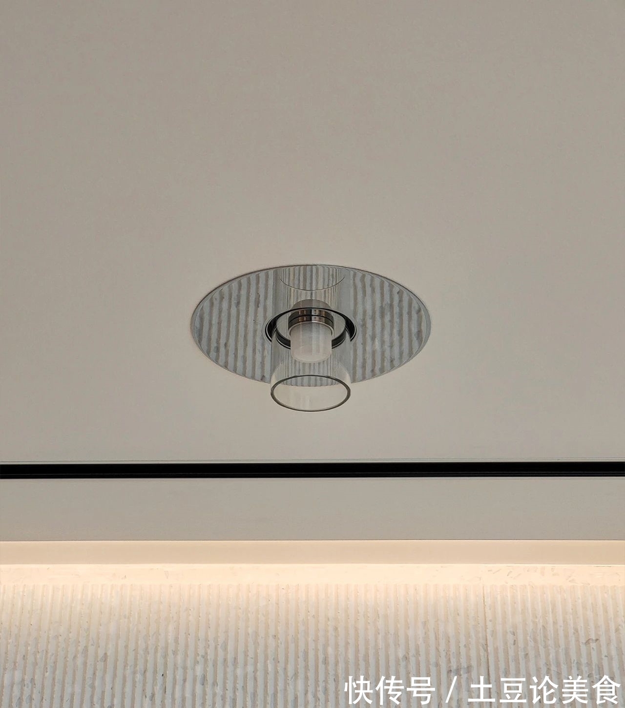 浅灰色|75㎡ 两居室，超多储物空间好看又实用，又充满高级感的生活空间~