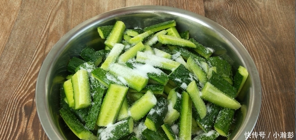 秘制|黄瓜不要凉拌了,教你一个最好吃的做法,一次秘制5斤,上桌扫光