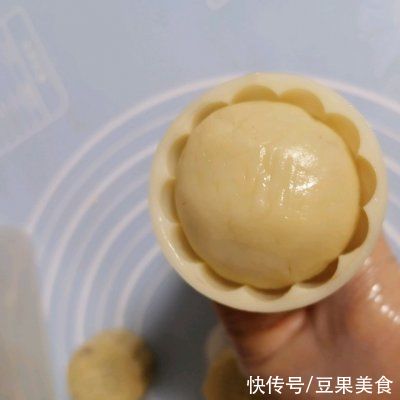 月饼|#“佳”节好滋味#莲蓉蛋黄月饼