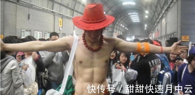 人物|同样是cos火拳艾斯,前三位都是在模仿,只有他敢用真火