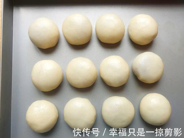 面粉别做馒头了，试试此款点心，个人觉得比馒头好看还好吃，真香