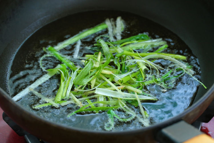 这菌类营养赛灵芝，不用放鸡精也能鲜美无比，炒一盘全家吃个精光