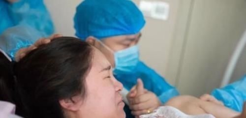 心酸|产妇“偷偷”给医生塞了一张纸条,医生看完泪目,太心酸