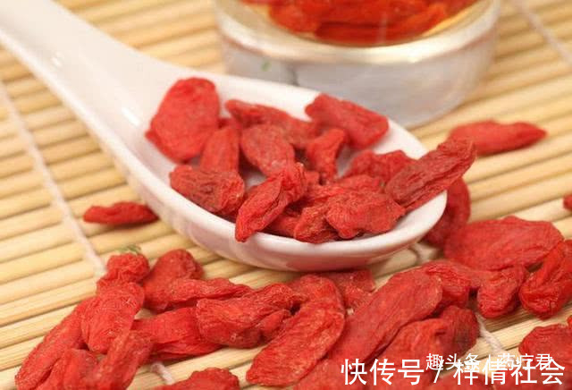 临床研究|都说男人吃枸杞有好处,到底如何吃枸杞才最好