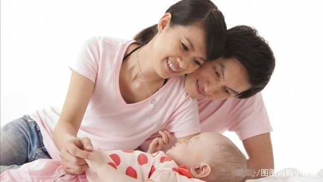 枕头|从不睡枕头的孩子和从小睡枕头的孩子,长大后的差异,父母来看看