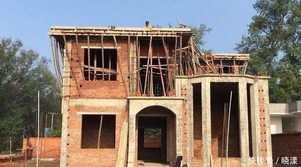 家中|“盖西不盖东,家中无老翁”,有何意?东边房屋很重要吗?