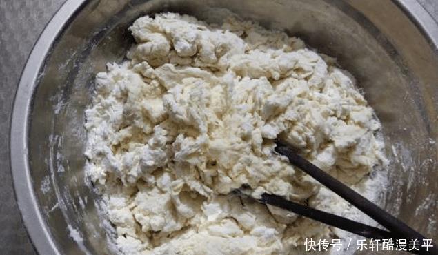 和面|烙饼怎么做才又软又筋道和面时用对水，烙饼放凉都不硬，有嚼劲