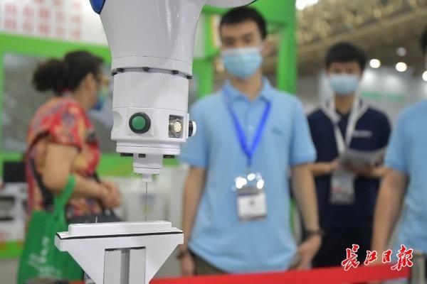 机博会|装上“大脑”的机床具备自主决策能力，国产智能机器人亮相机博会