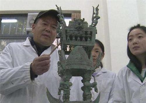 ?三星堆发现“三界神器”，却碎成100块，专家修复后，惊艳世界