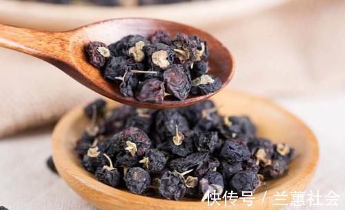 脑血循环|女人想减缓衰老,多吃4种碱性食物,滋养卵巢,让你更有女人味!