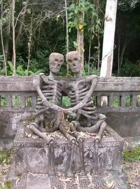 |奇丑无比、这些雕塑都是来搞笑的吗怎么一个个都这么搞笑