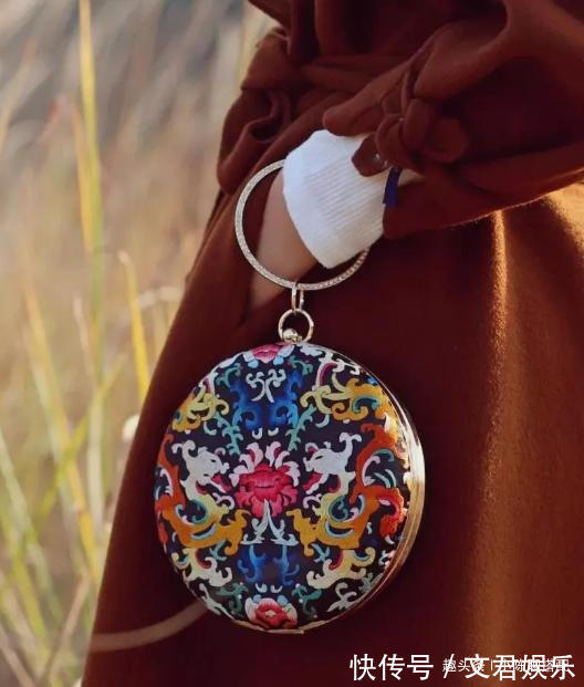 穿搭 经典款式的旗袍，教你怎么穿搭，各种身材都有一套旗袍穿搭法则