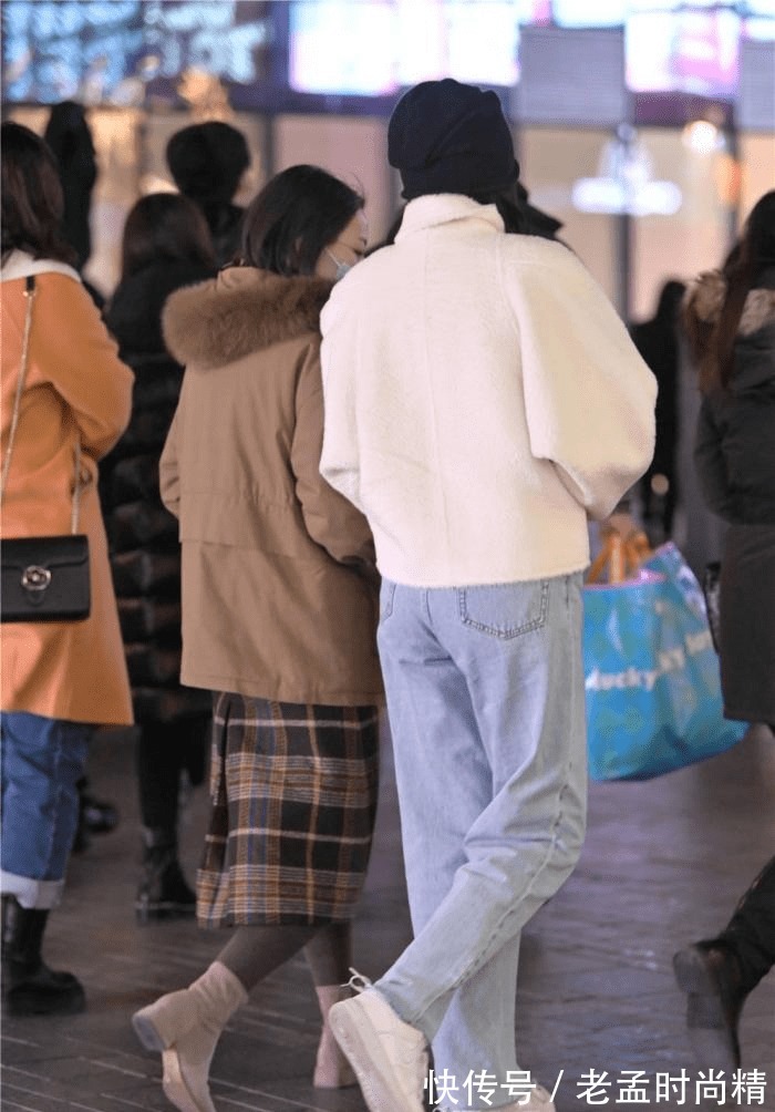 搭配|冬季选择牛仔裤搭配,款式和搭配不同,呈现出来的风格也不一样