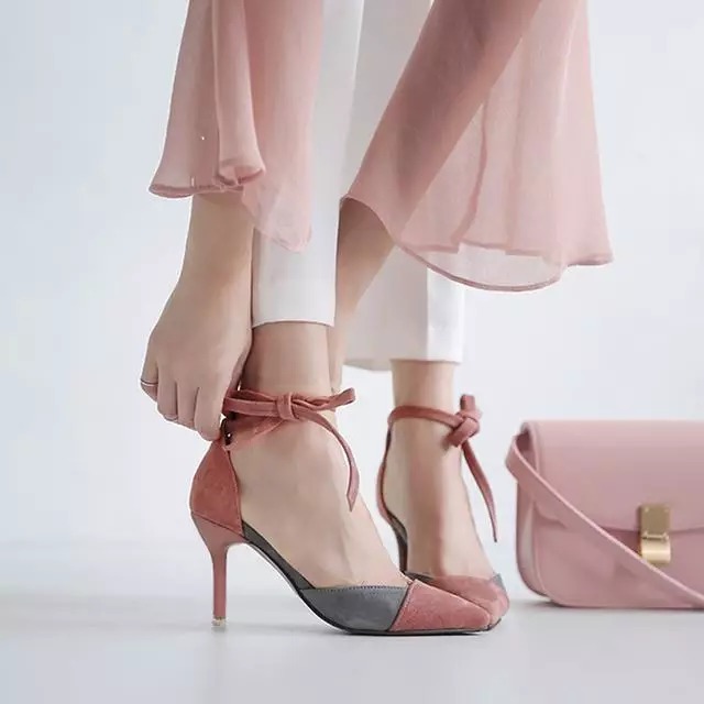 不是所有高跟鞋都有女人味, 浅口一字扣的高跟鞋最有女王范