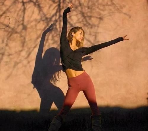 瑜伽呼吸法|4个瑜伽动作,每天花30分钟练习,改善身体机能,50岁不显老