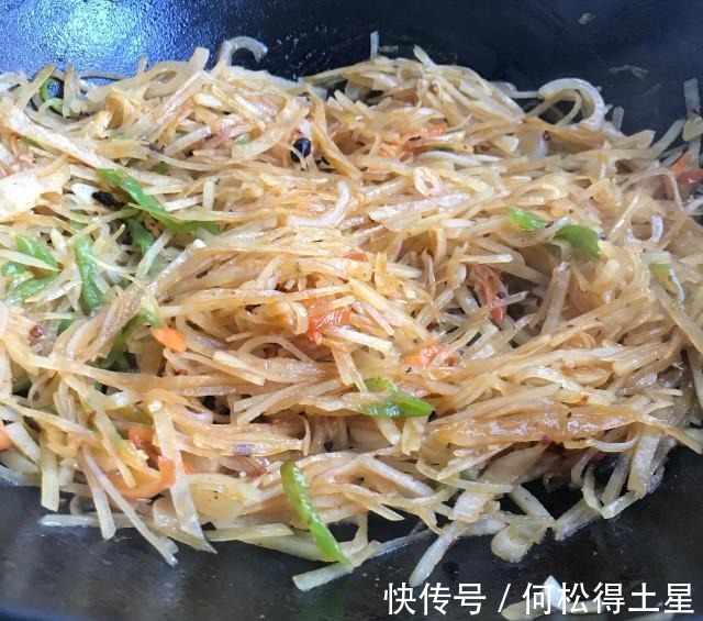 洋葱|洋葱炒土豆丝，快手家常菜，简单又下饭！
