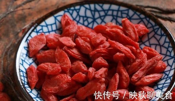 预防脂肪肝|枸杞配“一宝”，半个月下来，色斑淡了，睡眠好了，皮肤白皙红润