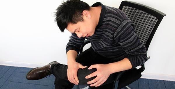 膝关节|膝盖不好，骨科医生教你2个养膝动作，润滑膝关节，减少膝盖磨损