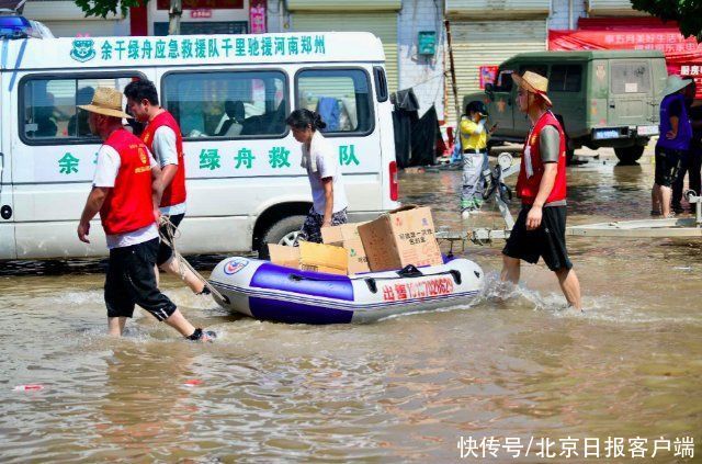 冲锋艇|我在现场｜接力救援，物资进去人出来