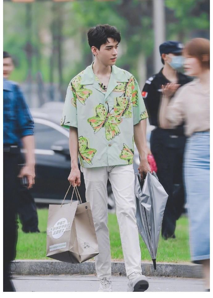 洛陽|肖戰(zhàn)錄綜藝《敦煌》，王一博錄綜藝《洛陽》，兩個人提前說好的嗎