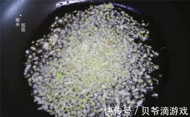 白菜包子这样做，不放一点肉，美味赛过大肉包，太好吃了