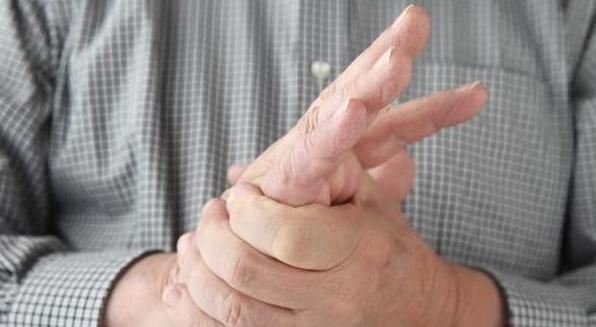 血管堵塞|血管不堵的人手脚或许有4个表现,占1个也恭喜,血管还算健康!