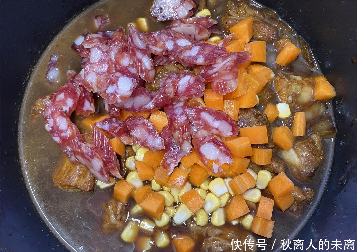  蚝油3勺|有肉有菜烹饪简单，超好吃的排骨腊肠焖饭，厨房小白也能轻松驾驭