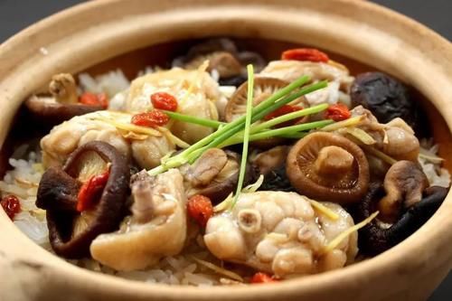  锅巴|电饭锅一焖就搞定的煲仔饭，有肉有菜还有焦脆锅巴！