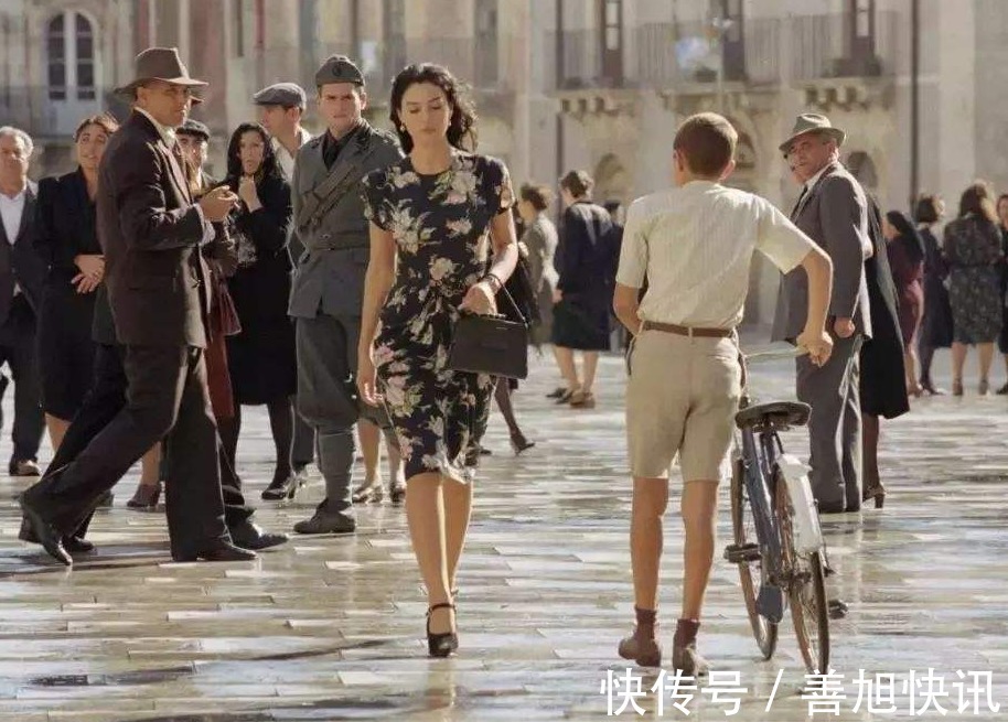 平底鞋 长期穿高跟鞋和长期穿平底鞋的美女,有什么差别很多人都想错了