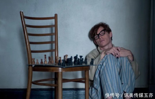 抗争 《万物理论》顽强抗争命运,最终成就伟人