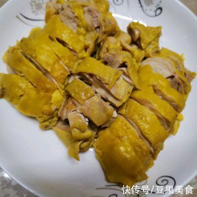 我经常做红油口水鸡，家人都爱吃，婆婆夸我聪明又贤惠