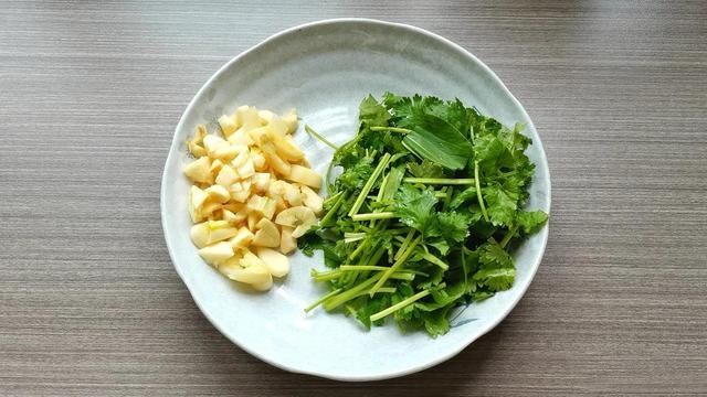 鱼肉这样做，下酒下饭都好香，鱼肉紧致入味，一条鱼还嫌不够吃