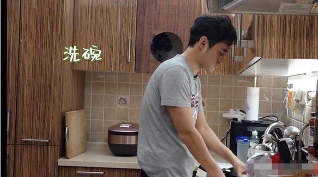 袁弘做饭带娃两不误,朱丹反应让人意外,张歆艺老公不都这样