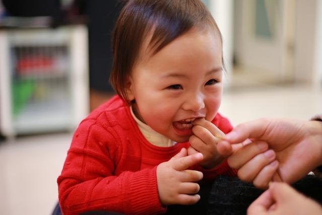 医生|3岁男童,查出肠穿孔,医生查明病因,妈妈怒吼不许奶奶见孙子