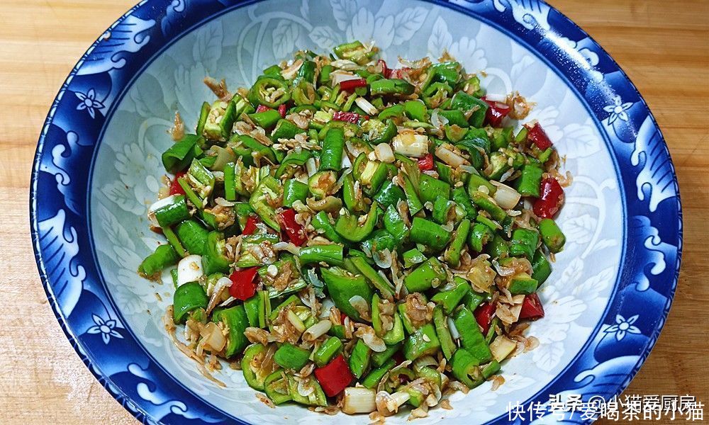 小猫|用辣椒和虾皮一起制作成凉拌菜，做法简单，成菜香辣好吃下饭过瘾
