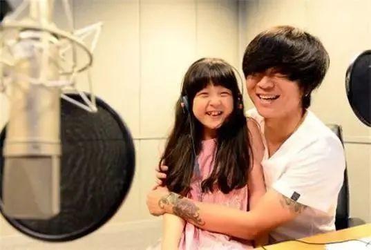 父亲|“转账爸爸”火了,老父亲能有多宠女儿聊天记录让网友酸掉大牙