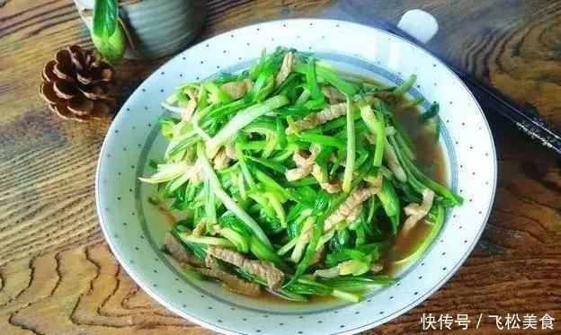 简单家常菜：炸薯条，鱼香鸡蛋，肉丝炒蒜苗，蒜油意面