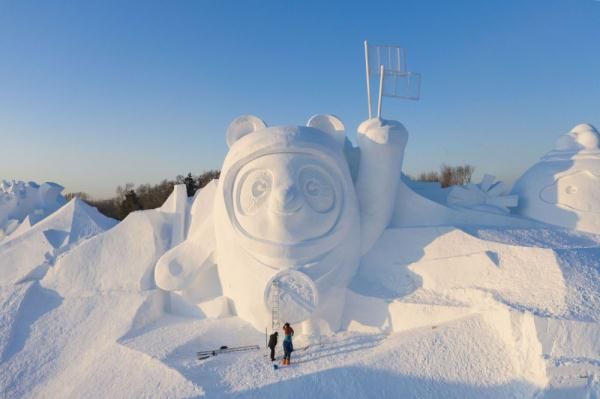 太阳岛|这个雪做的冰墩墩有30米高！