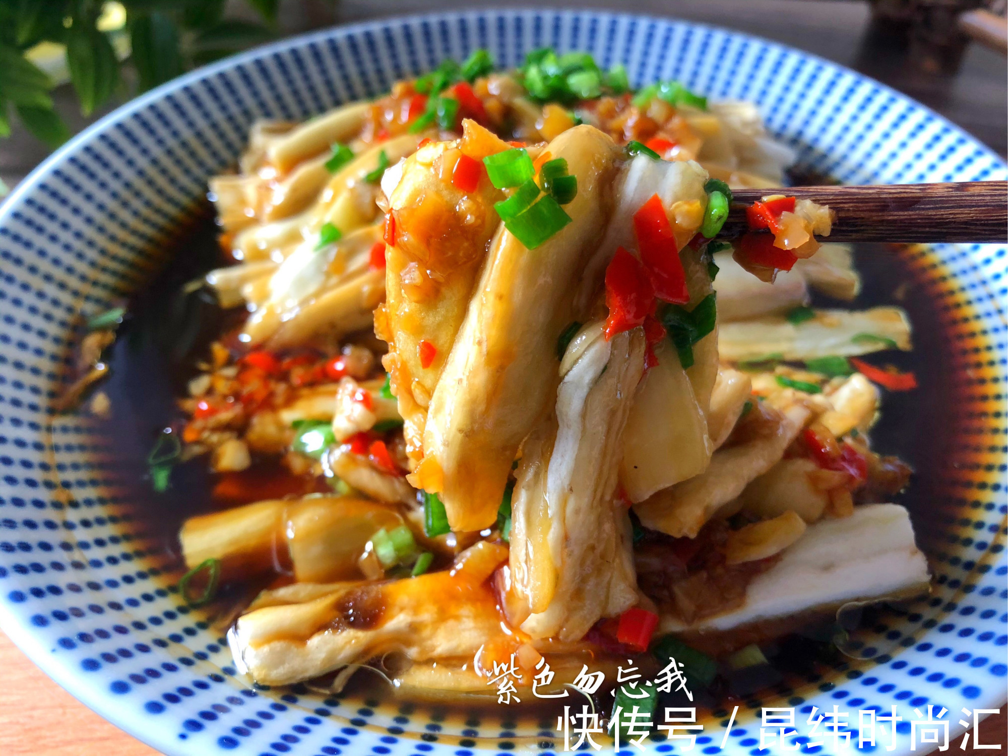 勿忘我|我家最近爱上茄子这做法，蒸一蒸就上桌，鲜美又下饭，快试试